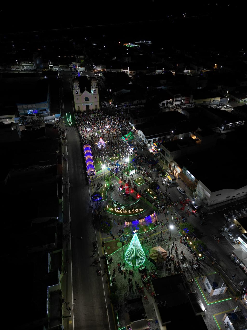 Luzes do Potengi 2025, com a iluminação natalina na Praça Monsenhor&nbsp;Expedito.